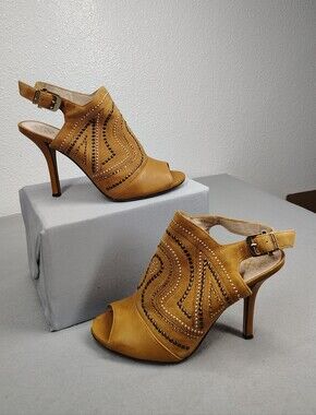 Vince Camuto Peep-Toe Leather Shoes With Buckle Strap Size 7.5